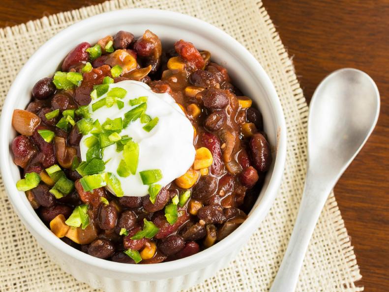 Vegetarian chili made with onions, tomatoes, corn, kidney and black beans, topped with sour cream and diced jalapeno, served with cornbread
