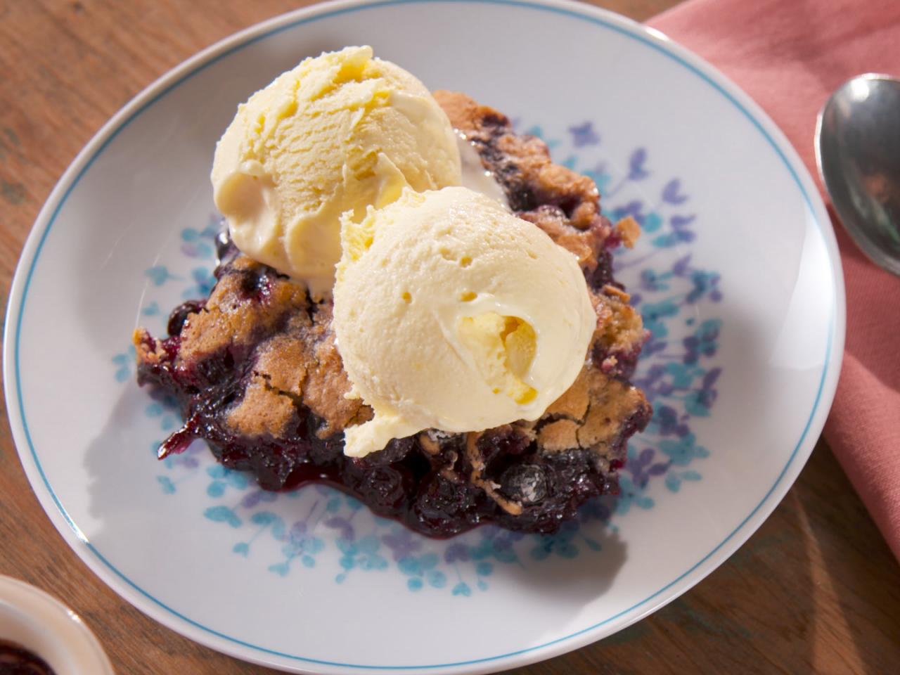 Mayfield blueberry cobbler 2025 icecream