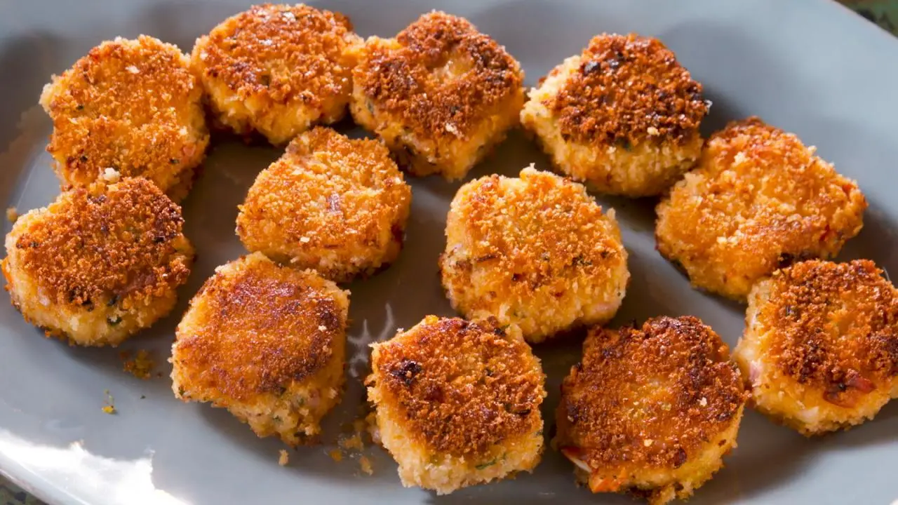 Lobster Cakes with Mango Salsa
