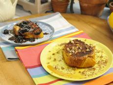 Cafe de la olla is a traditional way of preparing coffee in Mexico. And what better way of combining it than with a traditional breakfast item like French toast. A great twist to a classic!