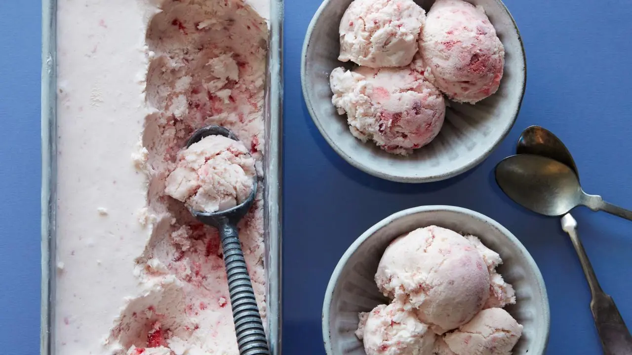 No-Churn Strawberry Ice Cream
