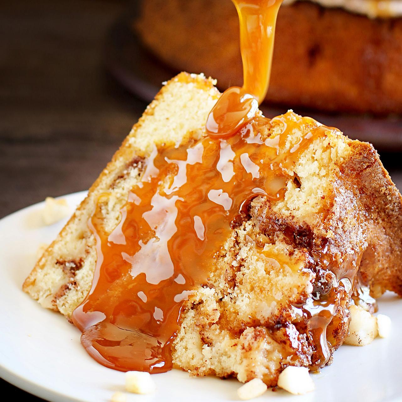 https://food.fnr.sndimg.com/content/dam/images/food/fullset/2016/4/22/1/fnd_Caramel-Apple-Cinnamon-Cake-Amanda-Rettke_s4x3.jpg.rend.hgtvcom.1280.1280.suffix/1461604985929.jpeg