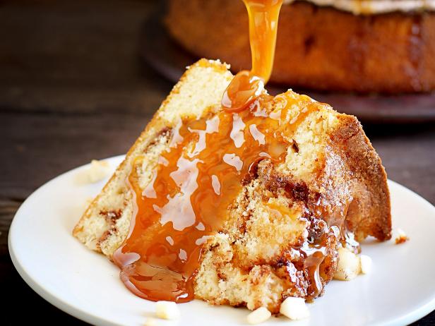 Apple Cinnamon Roll Cake - A baJillian Recipes