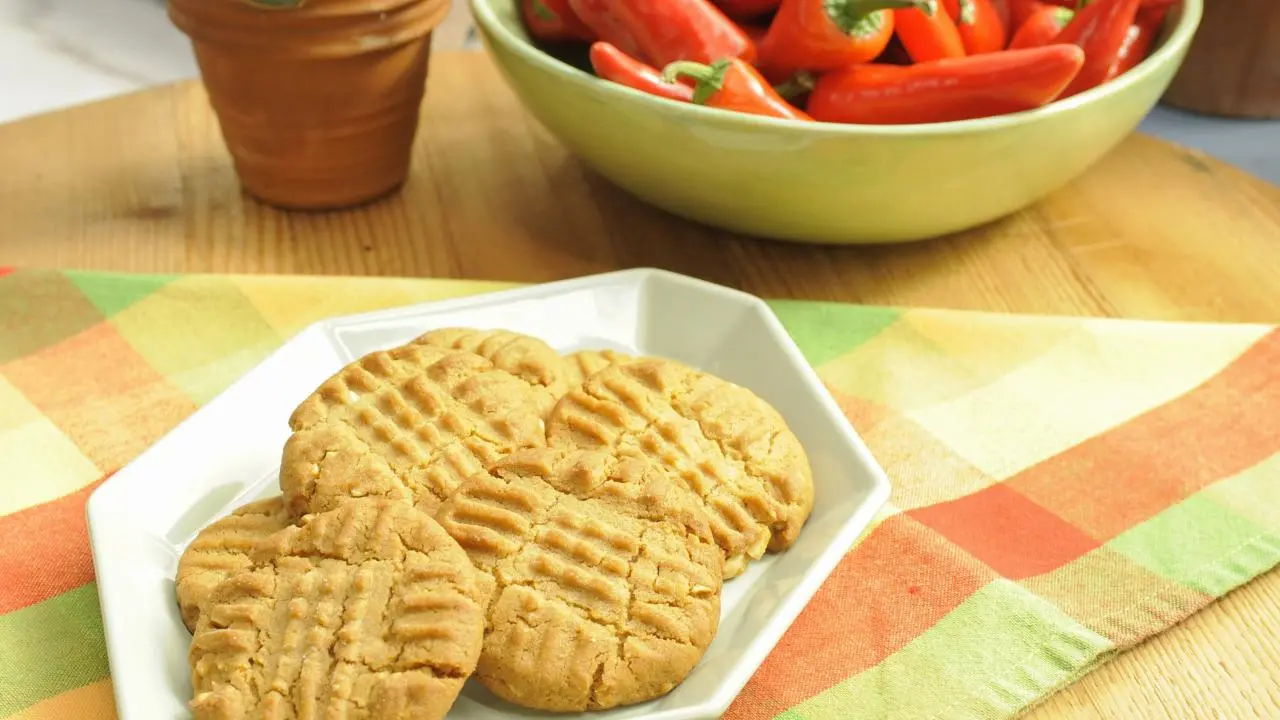 Crunchy Peanut Pepper Cookies