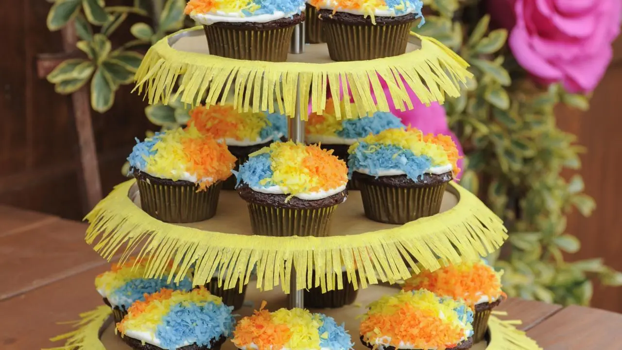 Pinata Cupcakes