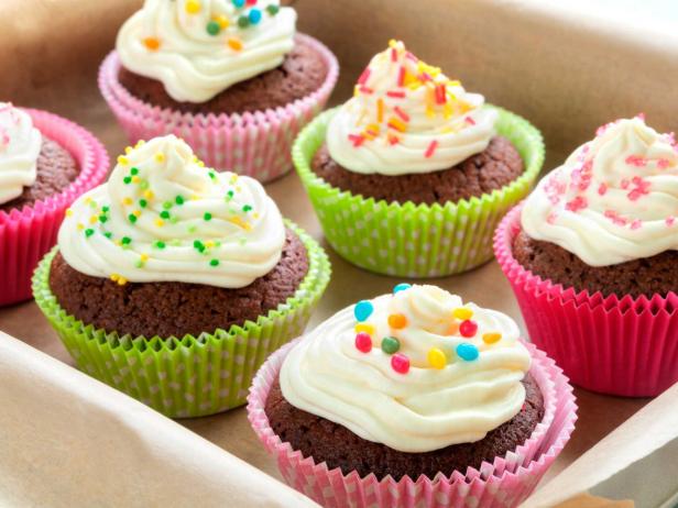 Calling All Cupcake Fans: How Do You Take Your Treats? — Vote Now