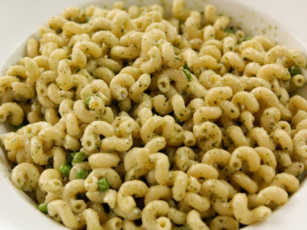 Food on Fridays: Pioneer Woman's Pasta with Pesto Cream Sauce (and