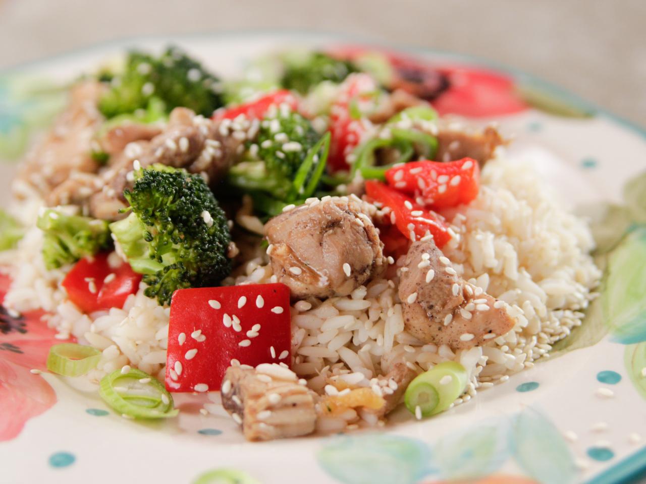 https://food.fnr.sndimg.com/content/dam/images/food/fullset/2016/5/26/1/WU1313H_Slow-Cooker-Chicken-and-Broccoli_s4x3.jpg.rend.hgtvcom.1280.960.suffix/1467309901035.jpeg