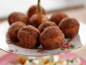 WU1401H_Mini-Doughnut-Muffins_s4x3