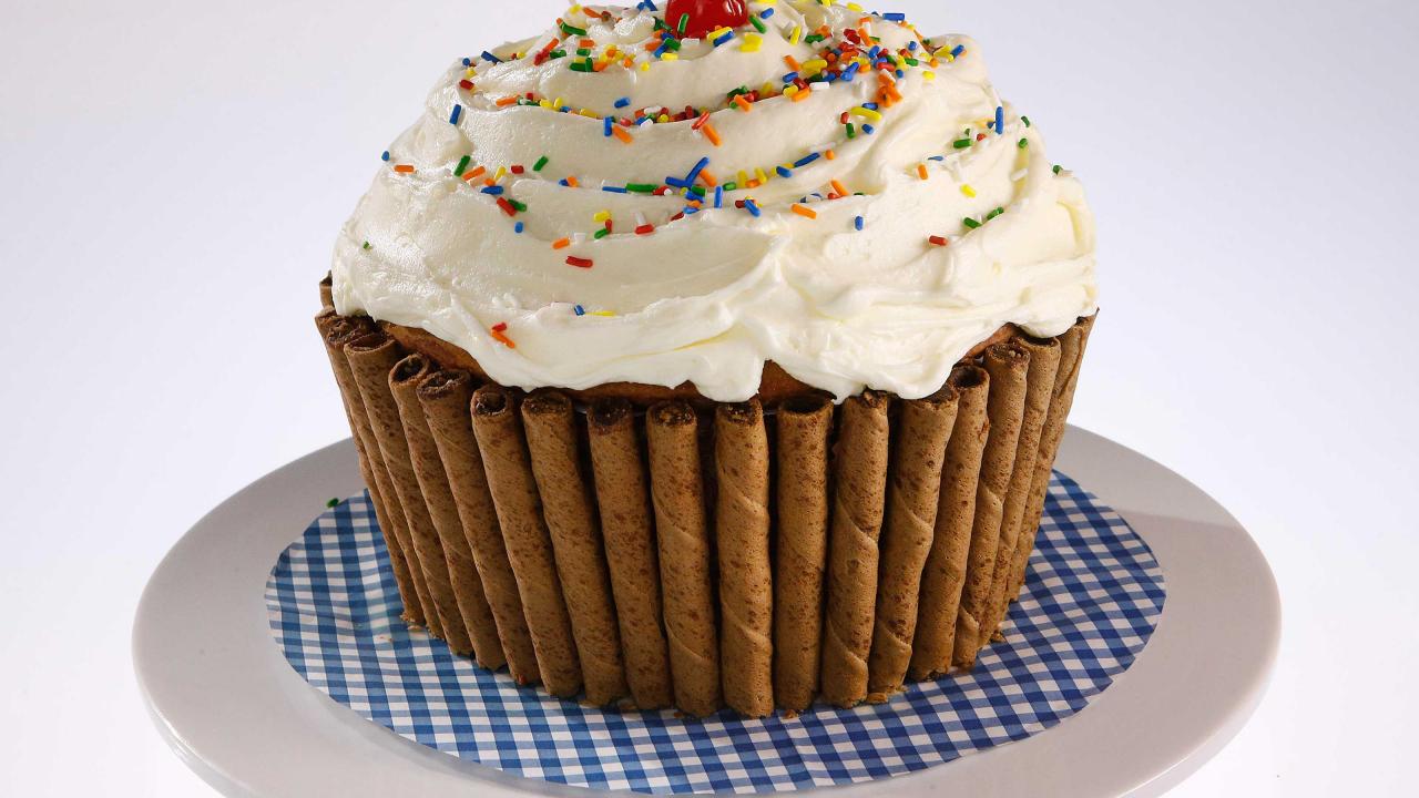 Make a Giant Cupcake Cake