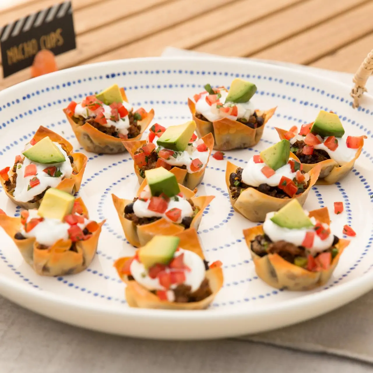 https://food.fnr.sndimg.com/content/dam/images/food/fullset/2016/6/10/1/PP0203H_Fully-Loaded-Nacho-Cups_s4x3.jpg.rend.hgtvcom.1280.1280.suffix/1466728604704.webp