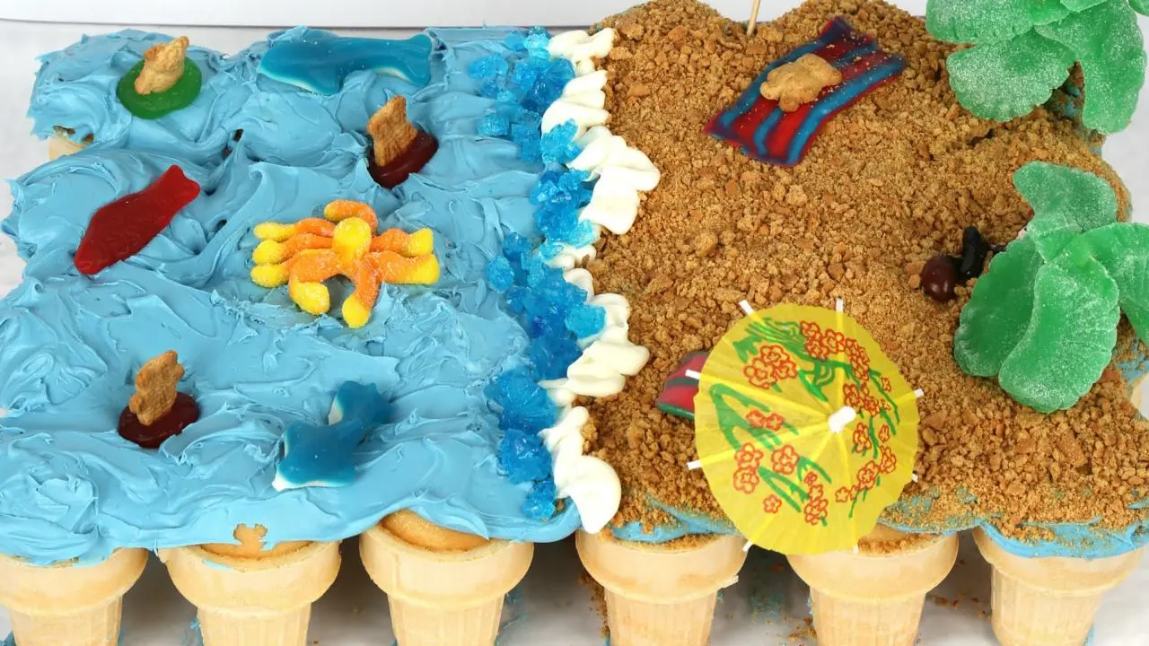 Pull-Apart Beach Cupcakes