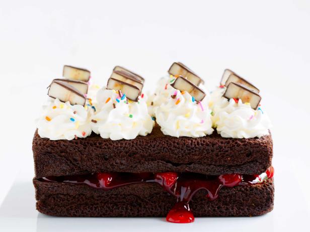 banana split ice cream cake