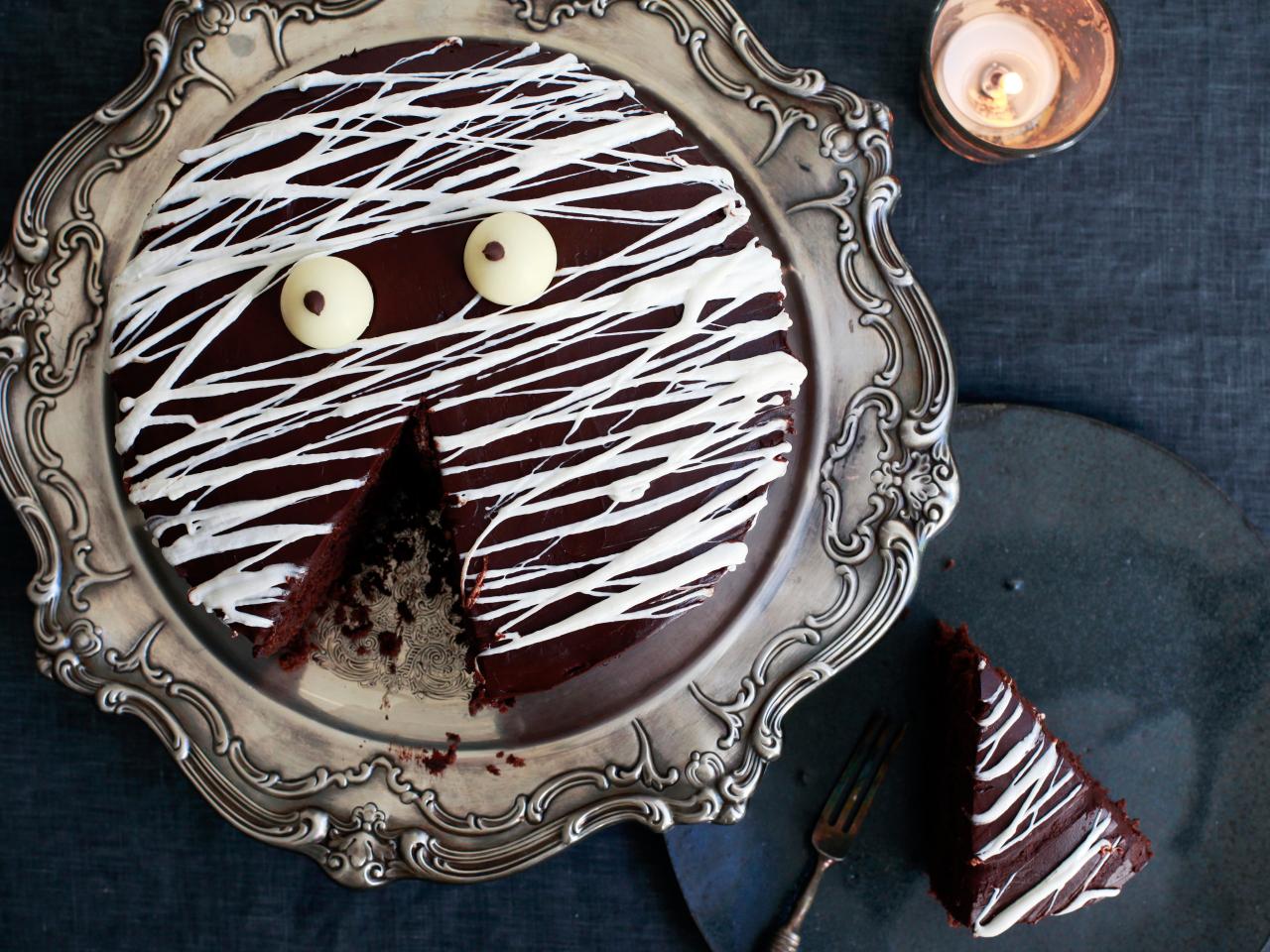 Halloween Party Food Ideas and Easy Recipes - Creepy Coffin Cakes - Robins  & Sons Chocolate
