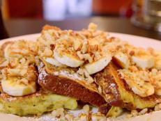 Head to this cafe for fresh takes on American breakfast favorites, like the Banana Nut Bread French Toast. This crowd-pleasing dish starts with banana-walnut bread that’s made from scratch in-house. Slices of the fresh-baked bread are then dipped in an eggy batter, cooked until golden brown and served with powdered sugar, fresh bananas and crunchy walnuts on top.