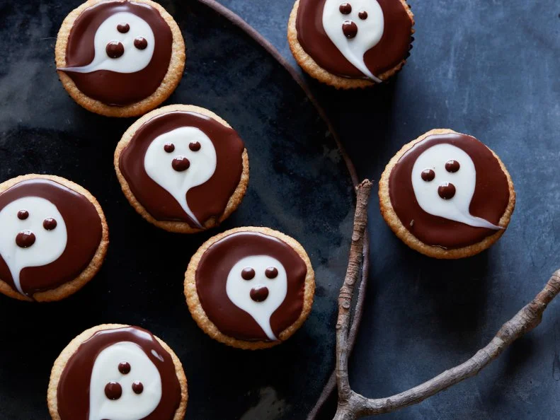 Key Words: Cupcake, Ghost, Flour, Sugar, Butter, Eggs, Vanilla Extract, Whole Milk, Chocolate Chips, Coconut Oil, Vegetable Shortening, White Chocolate Chips