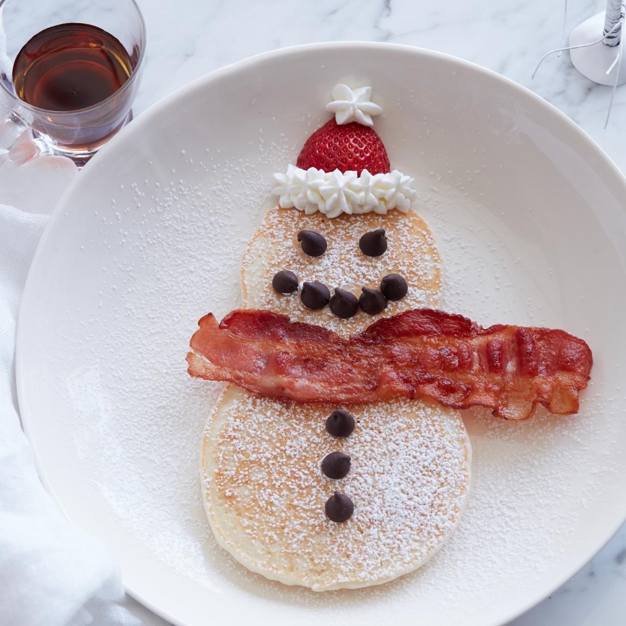 https://food.fnr.sndimg.com/content/dam/images/food/fullset/2016/7/21/4/FNK_Snowman-Pankcakes-with-Bacon-Scarves_s4x3.jpg.rend.hgtvcom.1280.1280.suffix/1472105291954.jpeg