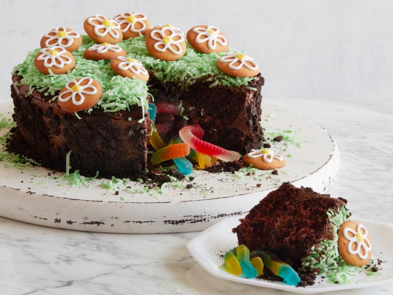 Compost bin and worms cake | Worm cake, Cake, Desserts