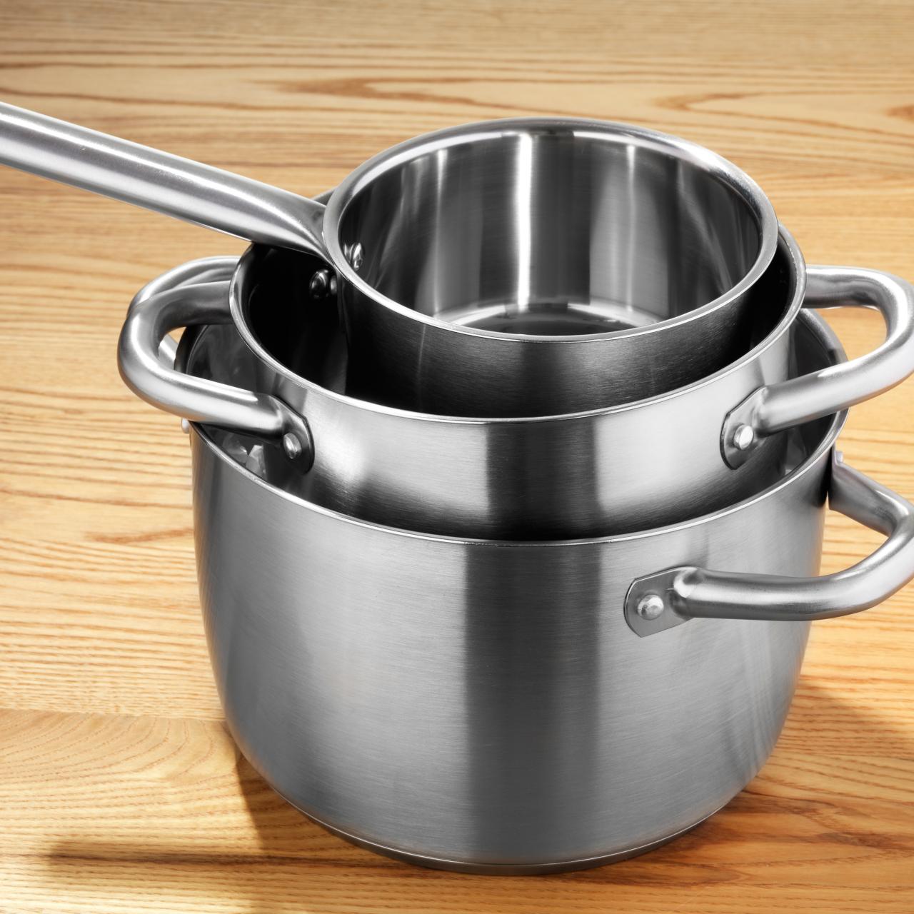 cookware - How to repair a pot with rusted screw on handle