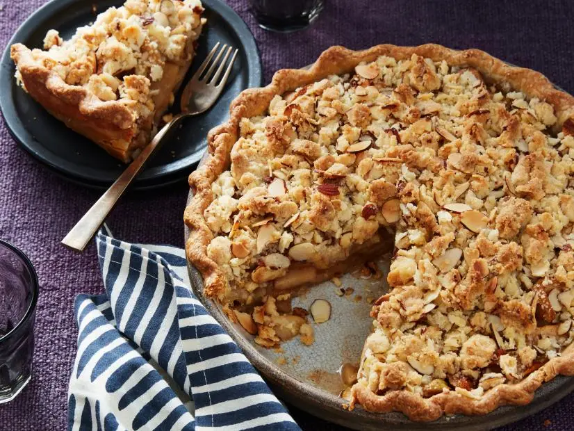 Food Nework Kitchen's Holiday One-Offs, Apple Crumble Pie.