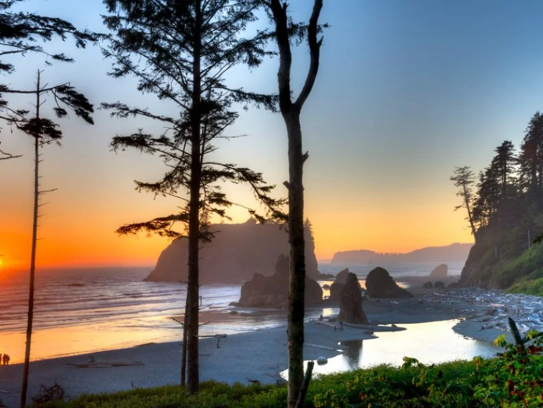 Sun sets in Pacific Ocean,at Buby Beach, in Washington State.