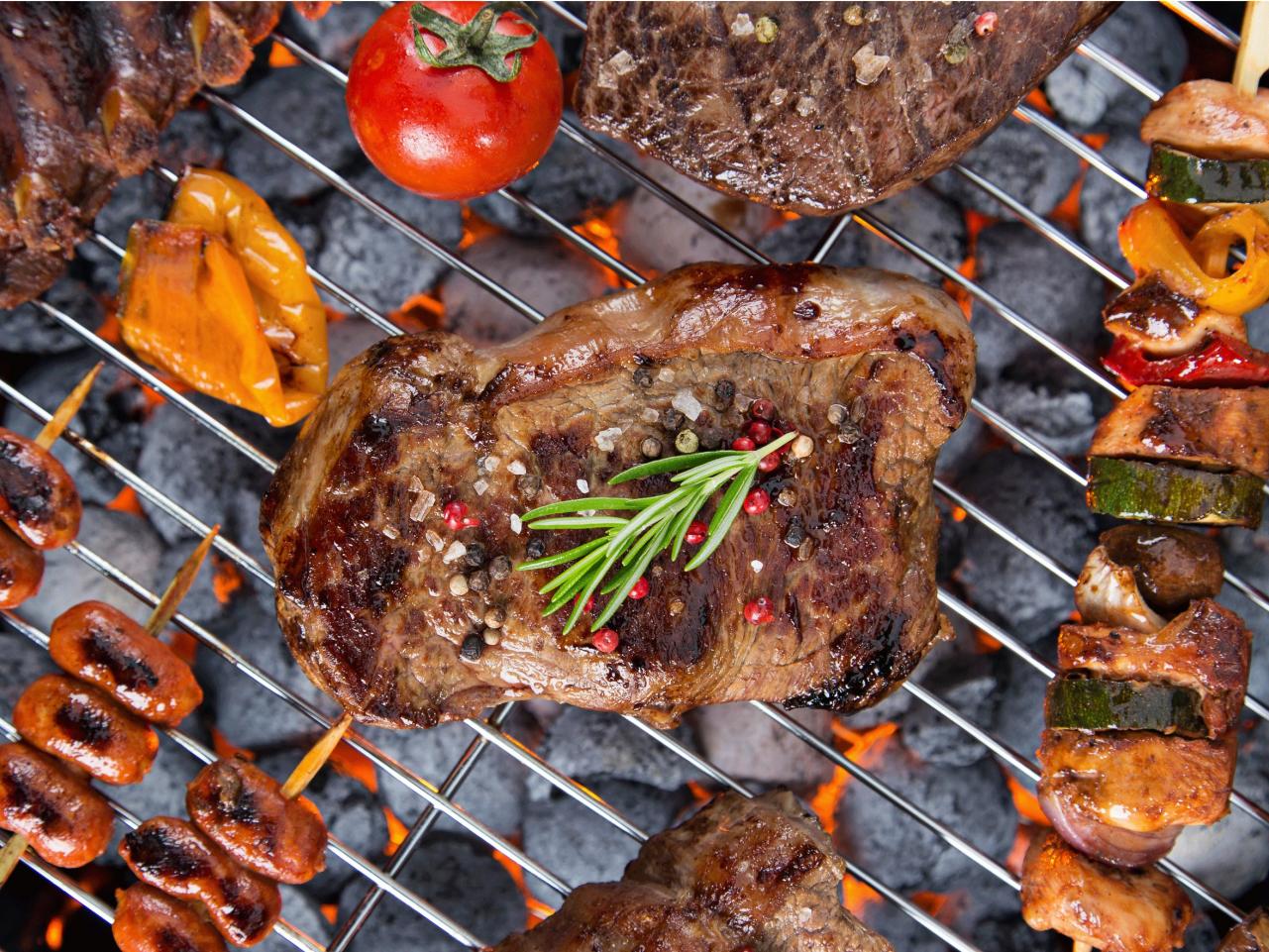 7 Benefits of Grilling That Make Us Love Cooking Outdoors