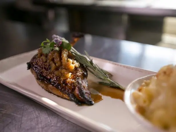 Smoked Gouda Mac and Cheese with Green Tomato Chow Chow and Sweet Tea Chicken Recipe | Food Network