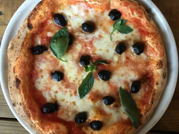 Black Olive Margherita Pizza from Houdini