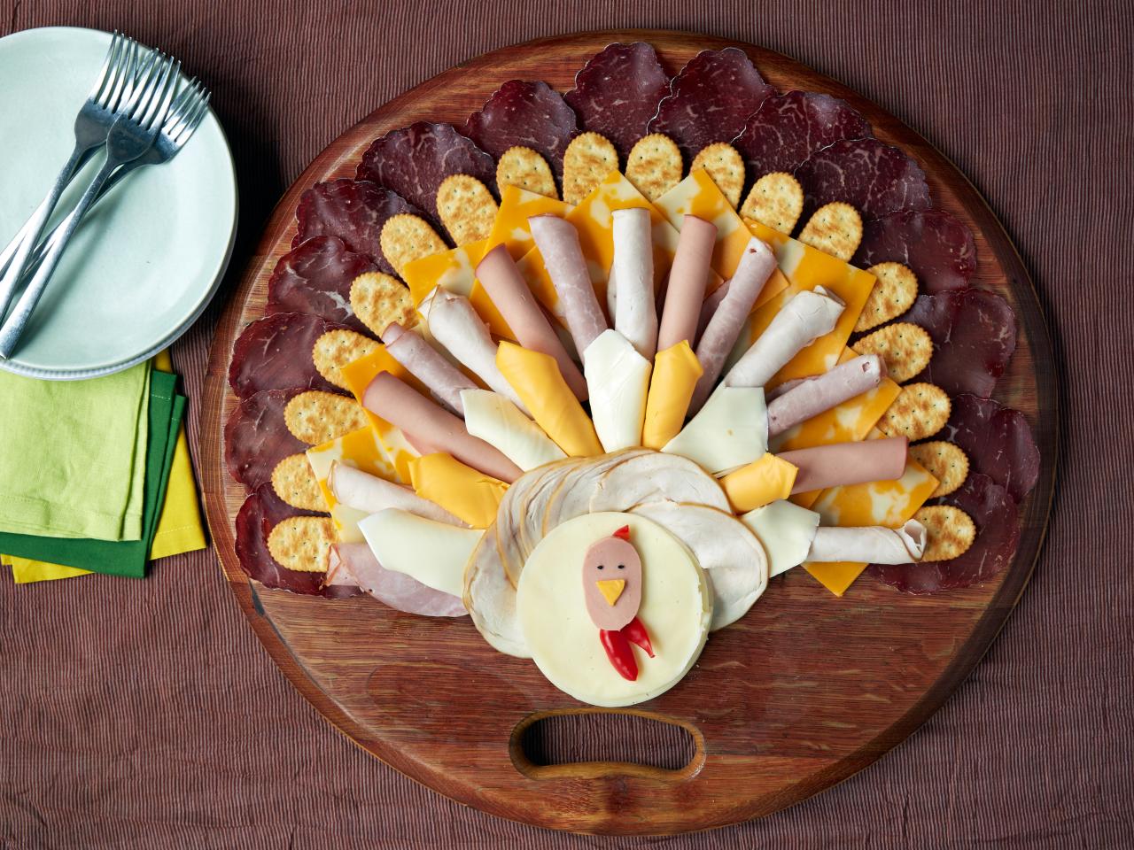 5 Turkey-Themed Platters for Your Thanksgiving Feast | Thanksgiving