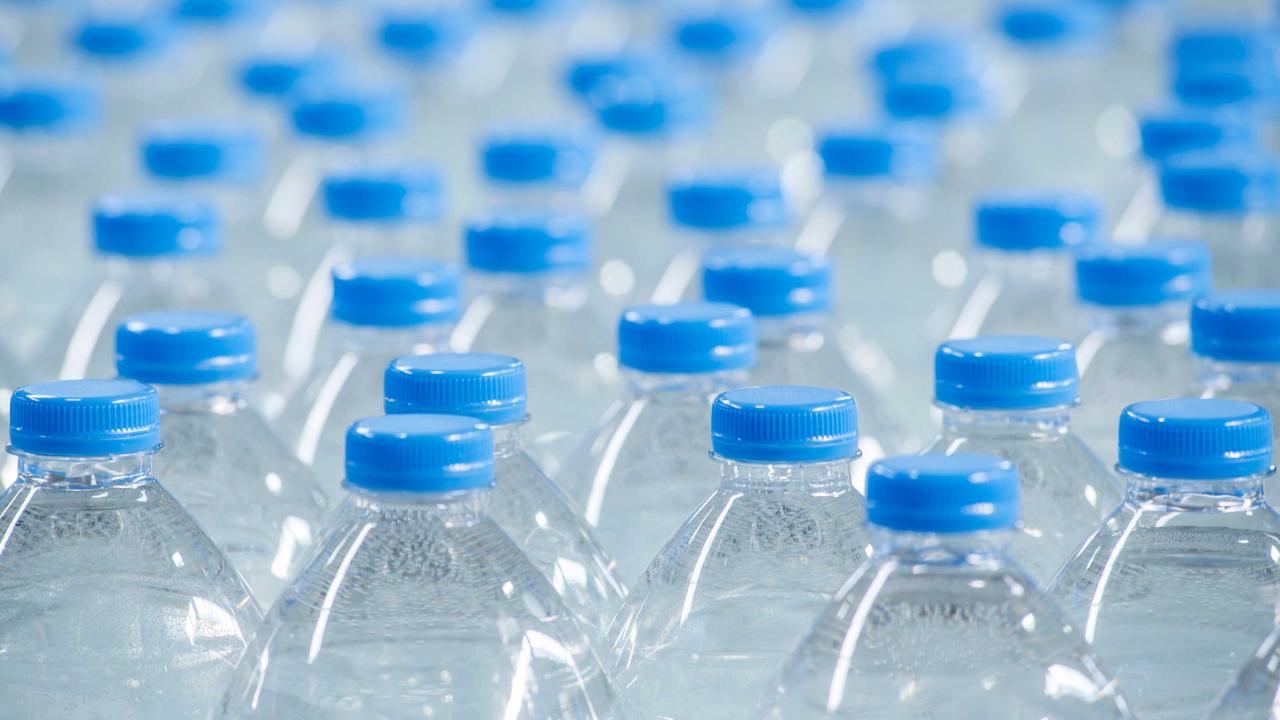 Bottled water contains microplastics