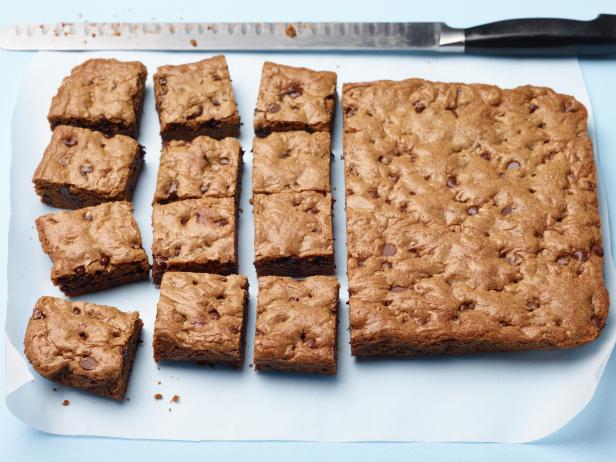 Food Network Kitchen's Chocolate Chip Cookie Bars for THE ULTIMATE FRIENDSGIVING/12 DAYS OF COOKIES/LAST-MINUTE SIDES, as seen on Food Network