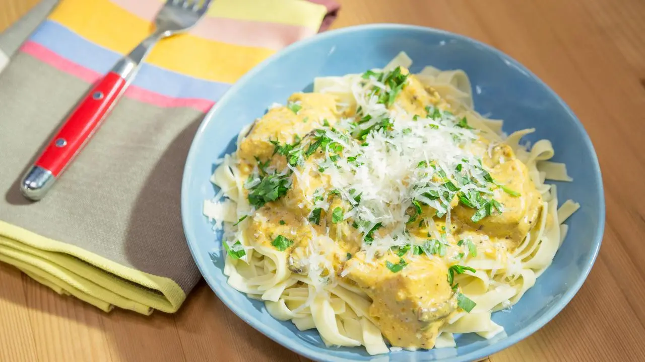 Slow-Cooker Golden Chicken Pasta