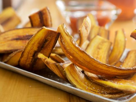 Crispy Plantain Chips with Sweet Chile Dipping Sauce