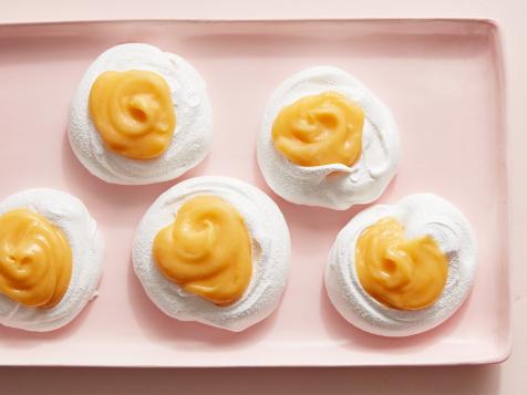 Pavlova Eggs with Lemon Curd