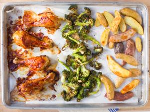 FNK_Sheetpan-Dinners-Drumsticks-Broccoli_s4x3