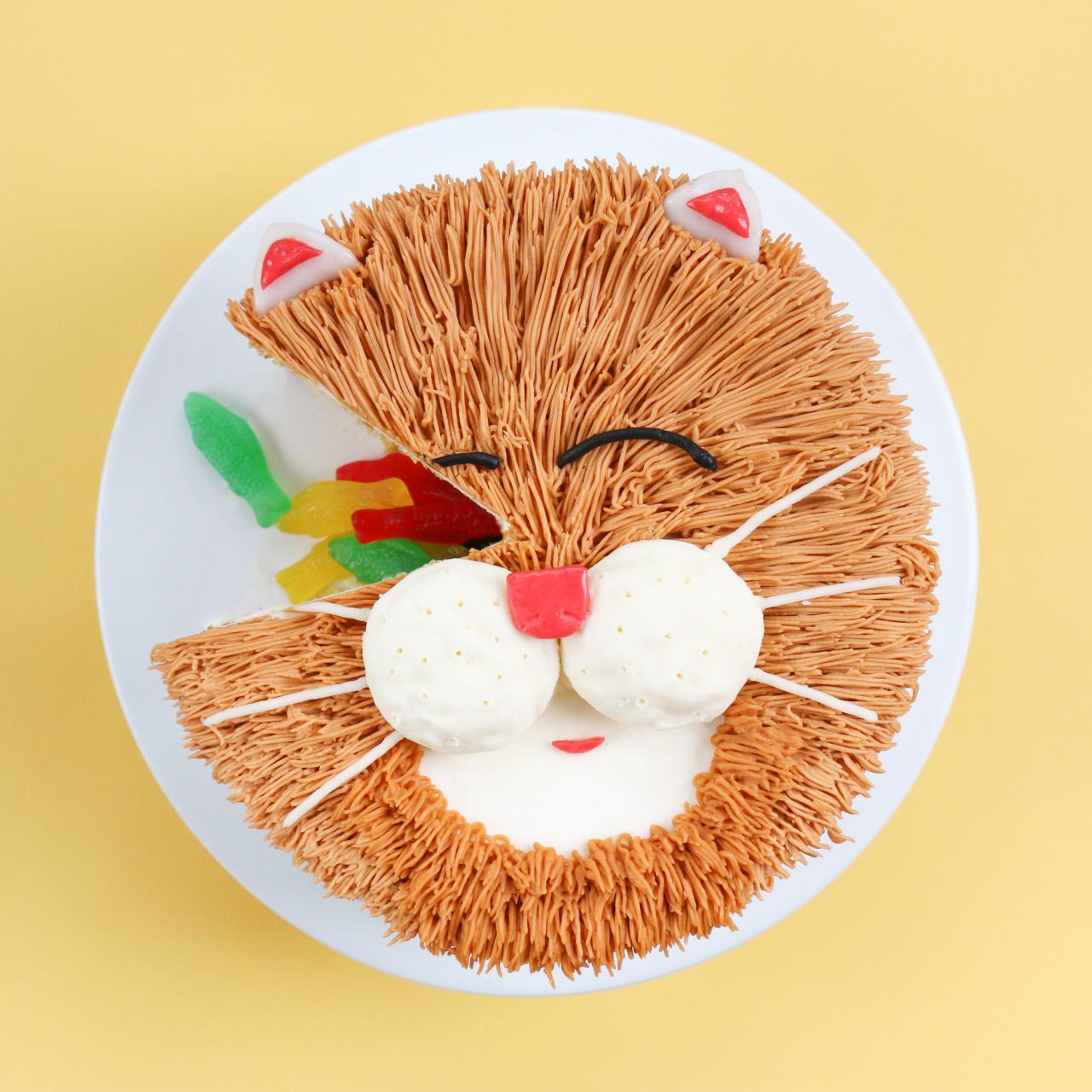 Cats theme customised fondant cake for pet loving girl's - CakesDecor