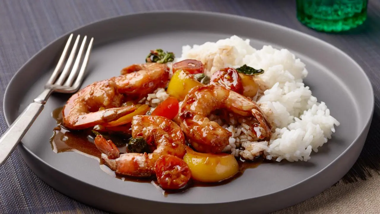 Thai Shrimp Stir-fry with Tomatoes and Basil