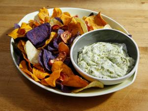 KC1201_Yogurt-Pesto-Dip_s4x3
