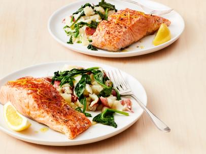 https://food.fnr.sndimg.com/content/dam/images/food/fullset/2017/10/3/0/FNM_110117-Instant-Pot-Salmon-with-Garlic-Potatoes_s4x3.jpg.rend.hgtvcom.406.305.suffix/1507047931718.jpeg