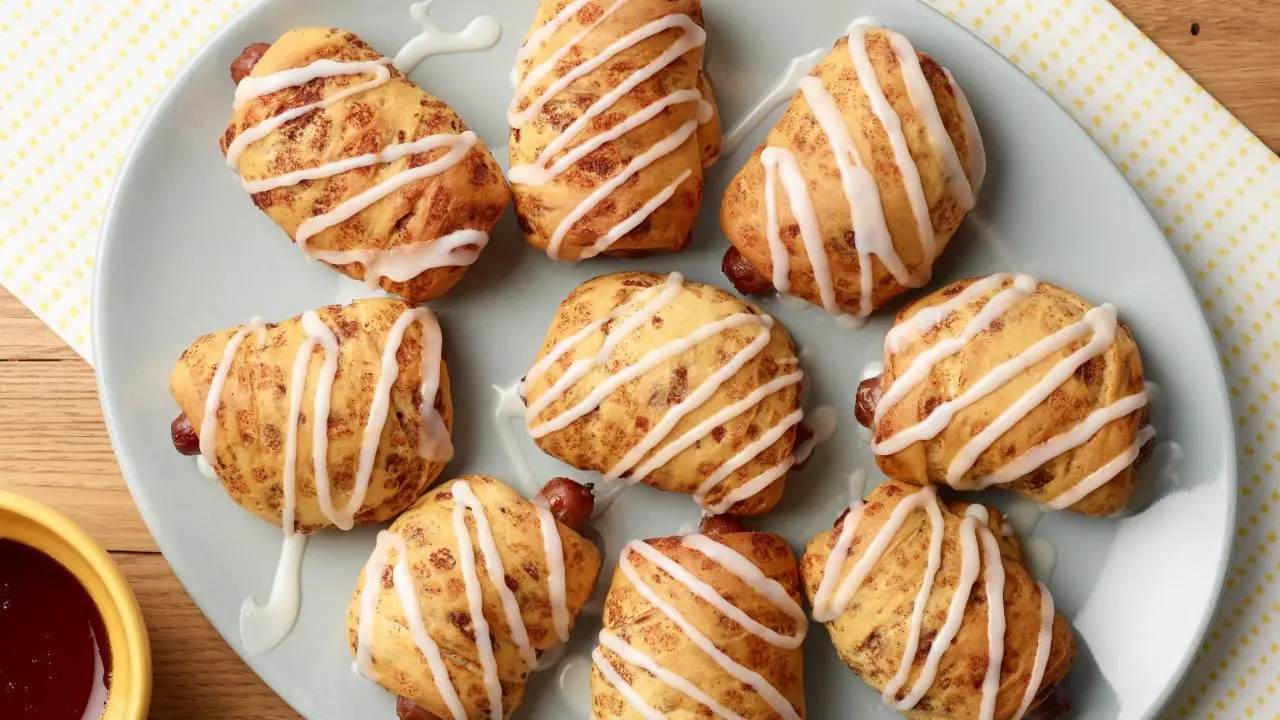 Breakfast Cinnamon Roll Pigs-in-a-Blanket Recipe | Food Network Kitchen ...