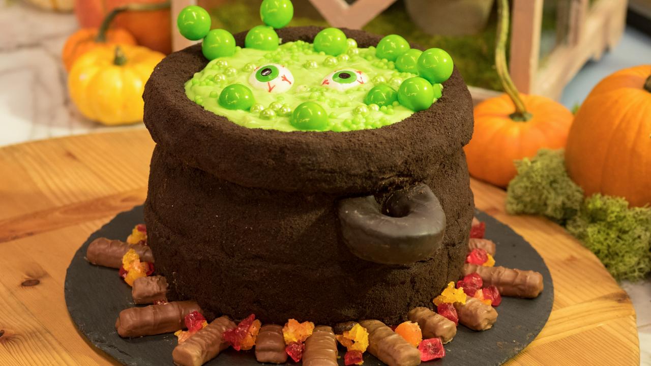 Witch Cauldron Cake | The Cake Blog