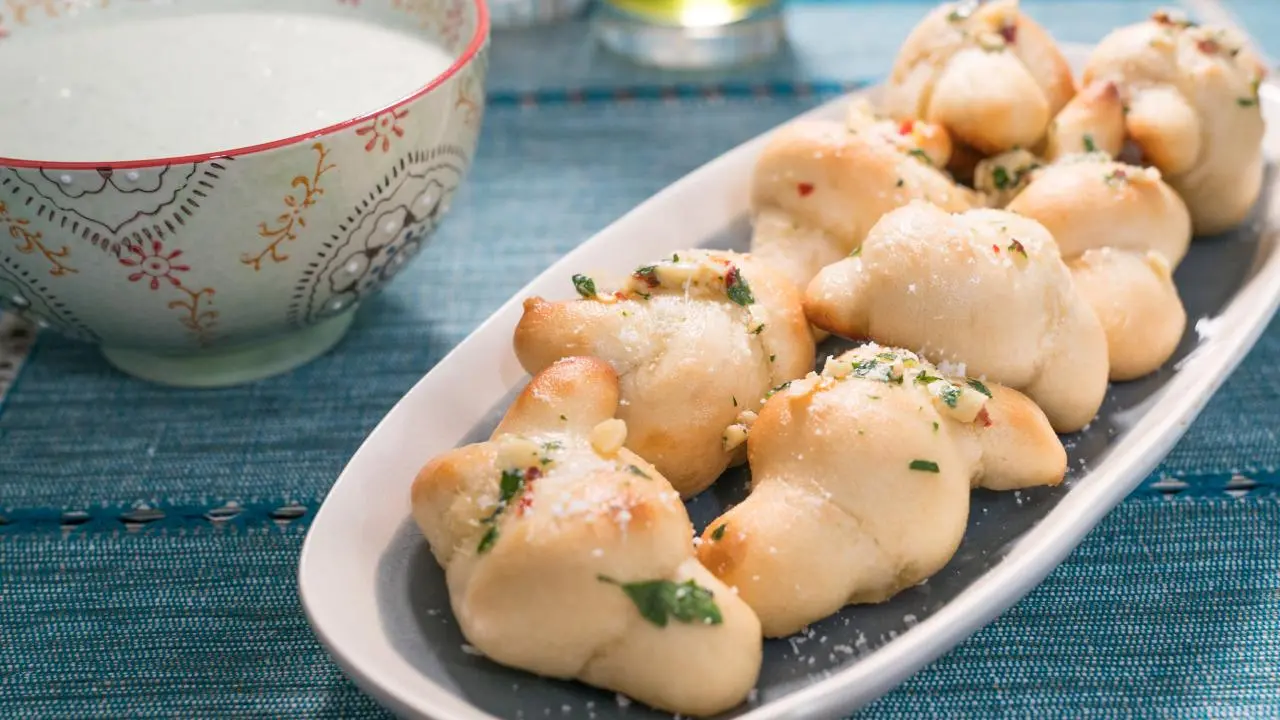 Ranch Dip and Garlic Knots