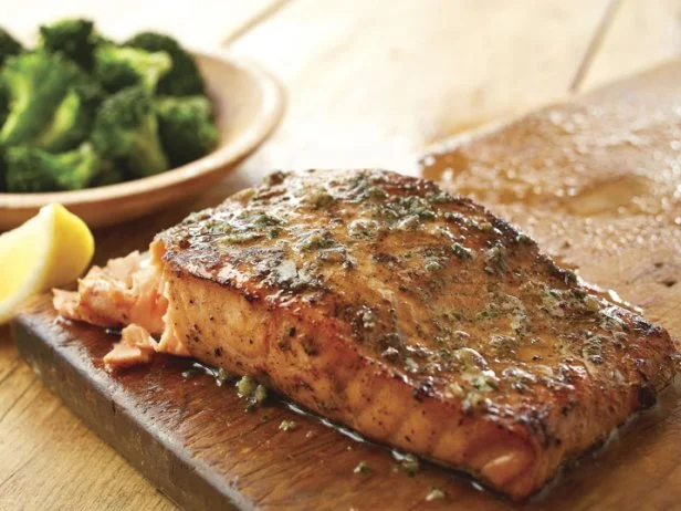 Olive Gardenâ  s latest take on healthy eating can be found under the Tastes of the Mediterranean menu. The six dishes featured on this menu range between 460 and 590 calories and all have at least one serving of vegetables. The Herb-Grilled Salmon, prepared with a garlic-herb butter and served with Parmesan Broccoli is the lowest in sodium, delivering a modest 570 mg. Another option is to order off the kidsâ   menu, which ensures that you get portions that are actually more ideal for adults than what youâ  d find on the standard menu. For instance, you can get a 220-calorie portion of whole-wheat linguine topped with 80-calorie tomato sauce, and either a meatball, grilled chicken or shrimp, giving you a balanced meal thatâ  s not oversized. The stats for that meal with grilled chicken are 440 calories, 12 grams of fat, 655 mg of sodium, 40 grams of protein and 9 grams of fiber.