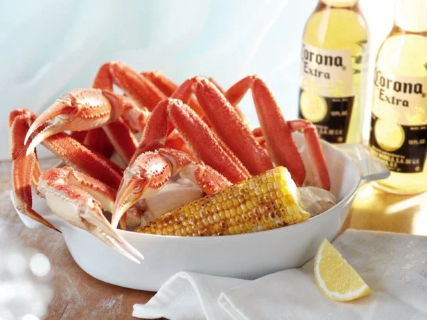 Red Lobster's Lighthouse menu features their â  lighter fareâ   options, including Snow Crab Legs, Maple-Glazed Chicken and Wood-Grilled Peppercorn Sirloin with Shrimp. However, even outside of this menu, thereâ  s plenty to choose from. Get a half-order of your favorite seafood, broiled, ask for broccoli or asparagus and wild rice on the side and a garden salad with champagne vinaigrette, for a meal that will clock in around 500 calories with a balanced amount of carbs, protein and fat. For instance, a half-serving of broiled wild-caught Flounder with broccoli, wild rice and a garden salad has 530 cals, 14 grams of fat, 1300 mg of sodium, 54 grams carbs, 4 grams of fiber and 42 protein. As an added bonus, this option is even lower in sodium than any of the Lighthouse entrees.