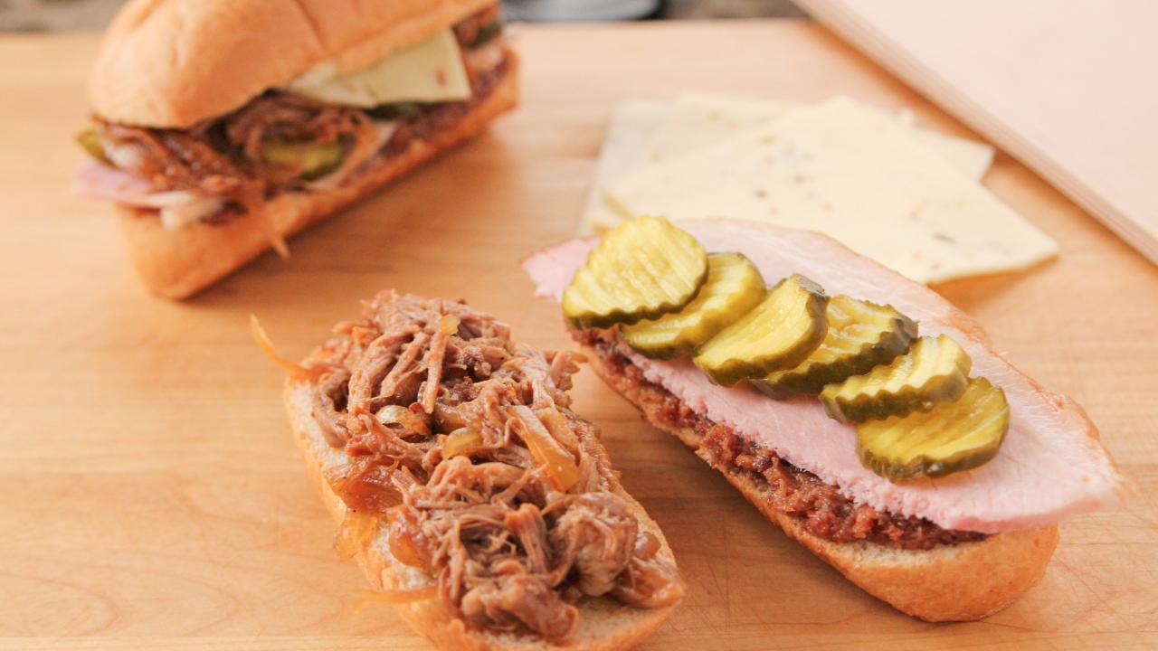 The Pioneer Woman Makes Pressure Cooker Pulled Pork Sandwiches, The Pioneer  Woman