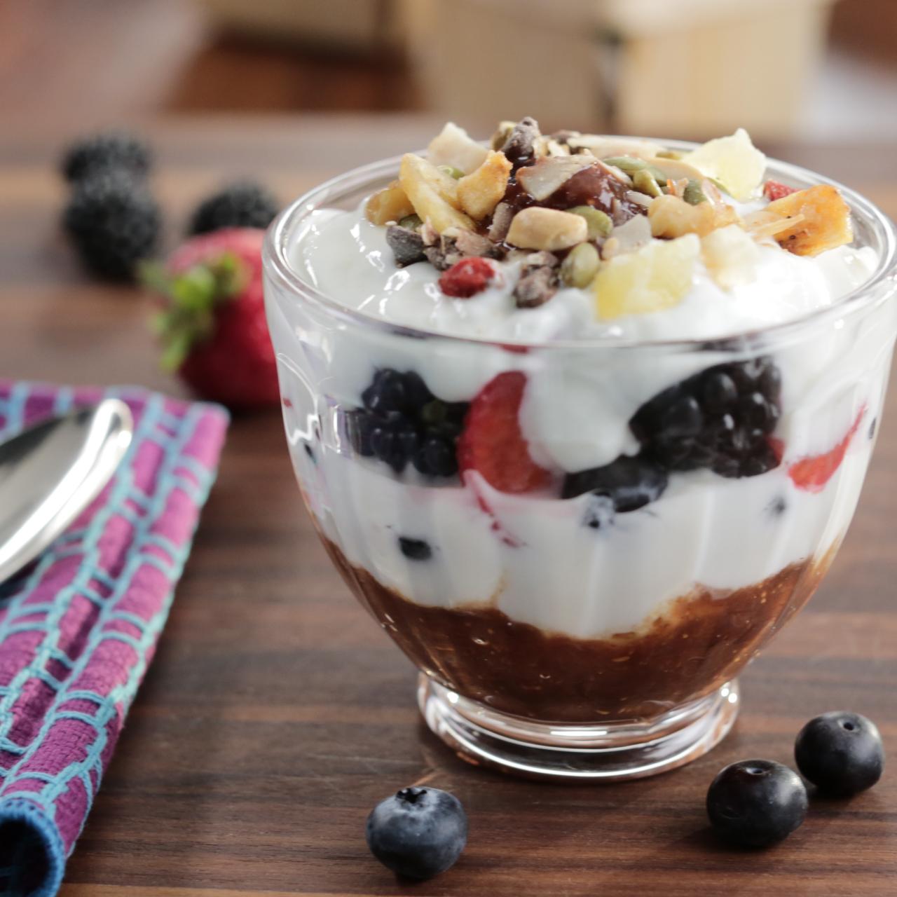 Berry Yogurt Breakfast Parfait - Julie's Eats & Treats ®