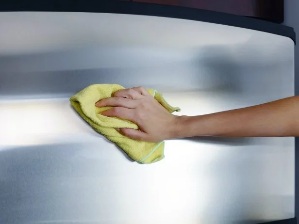 How to Clean Refrigerator Exterior With Vinegar: Easy & Effective Tips