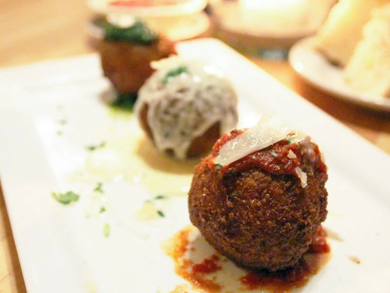 This date-night restaurant’s sleek lines and even sleeker dishes provide respectable upscale dining half a block off the Square. A long, packed menu of pasta, pizzas and other Italian dishes delights. Try the Ravioli Tavola – stuffed with blue crab, Parmigiano-Reggiano cheese and turnip cream. The Crab Arancini with its three sauces is a meal in itself.