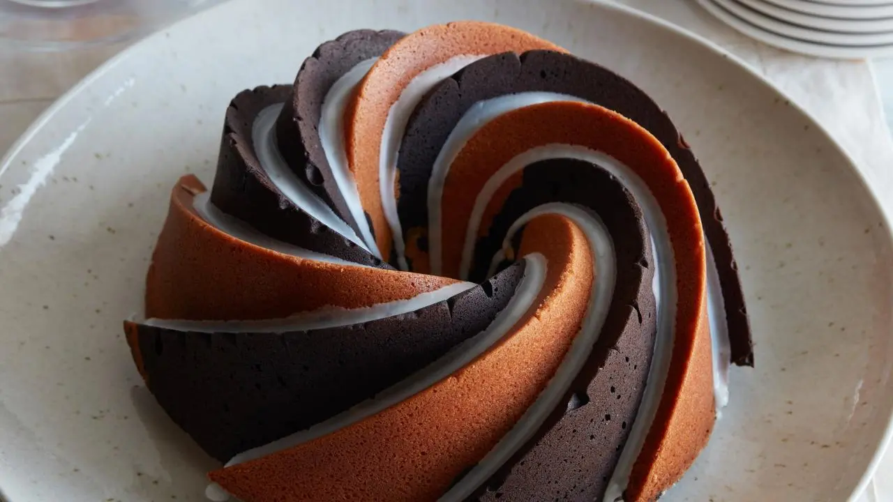 Chocolate-Vanilla Swirl Bundt Cake