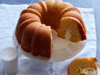 Food   Network   Kitchen’s   Marshmallow   Creme-Filled   Bundt   Cake.